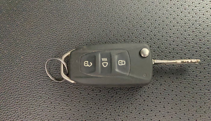2018 Tata Hexa XT 4X2 7 STR, Diesel, Manual, 18,221 km, Key Close Up