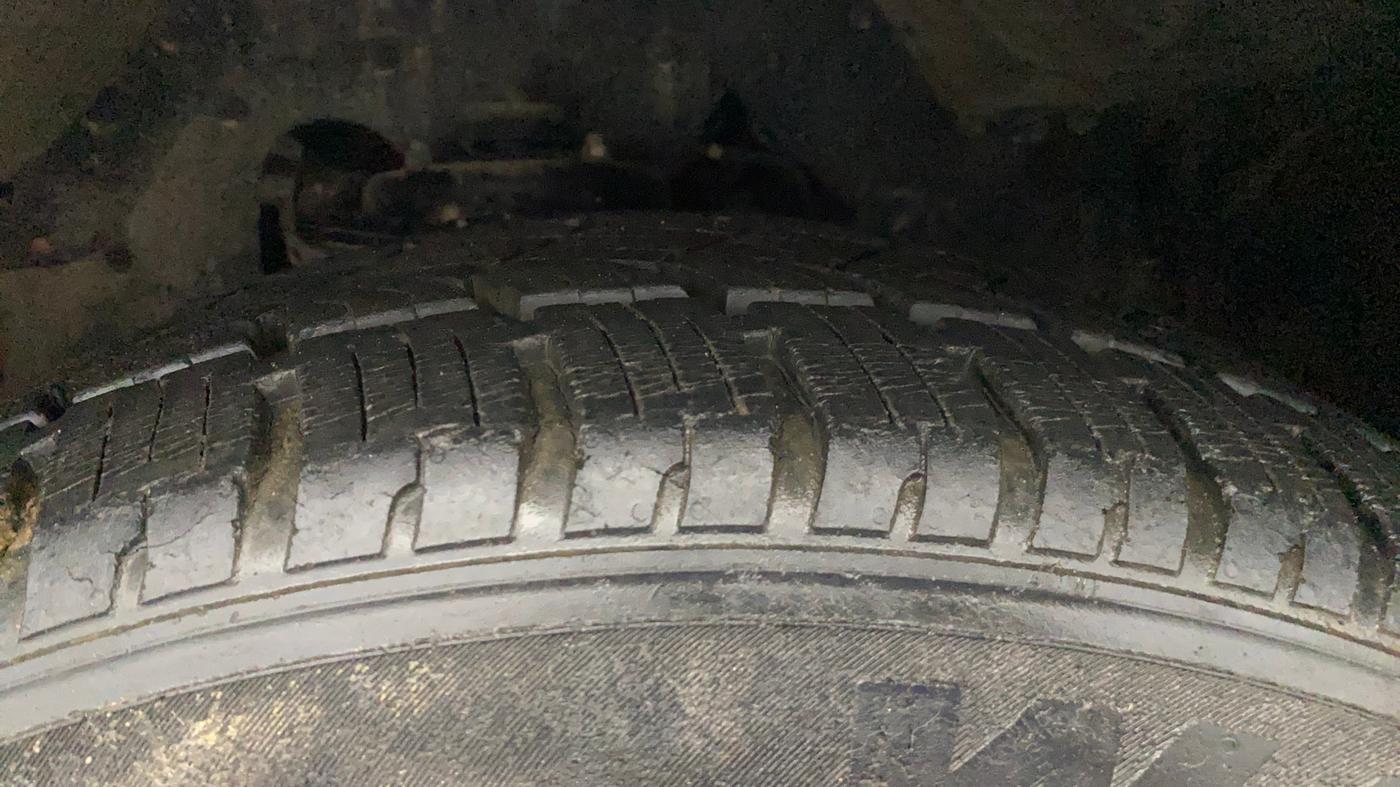 2018 Tata Hexa XT 4X2 7 STR, Diesel, Manual, 18,221 km, Left Front Tyre Tread