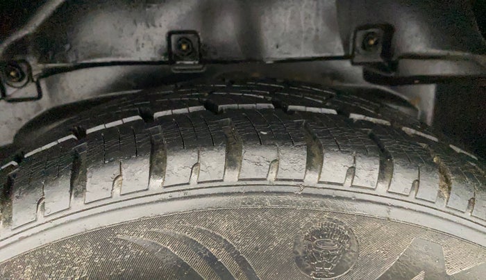 2018 Tata Hexa XT 4X2 7 STR, Diesel, Manual, 18,221 km, Left Rear Tyre Tread