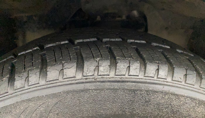 2018 Tata Hexa XT 4X2 7 STR, Diesel, Manual, 18,221 km, Right Front Tyre Tread