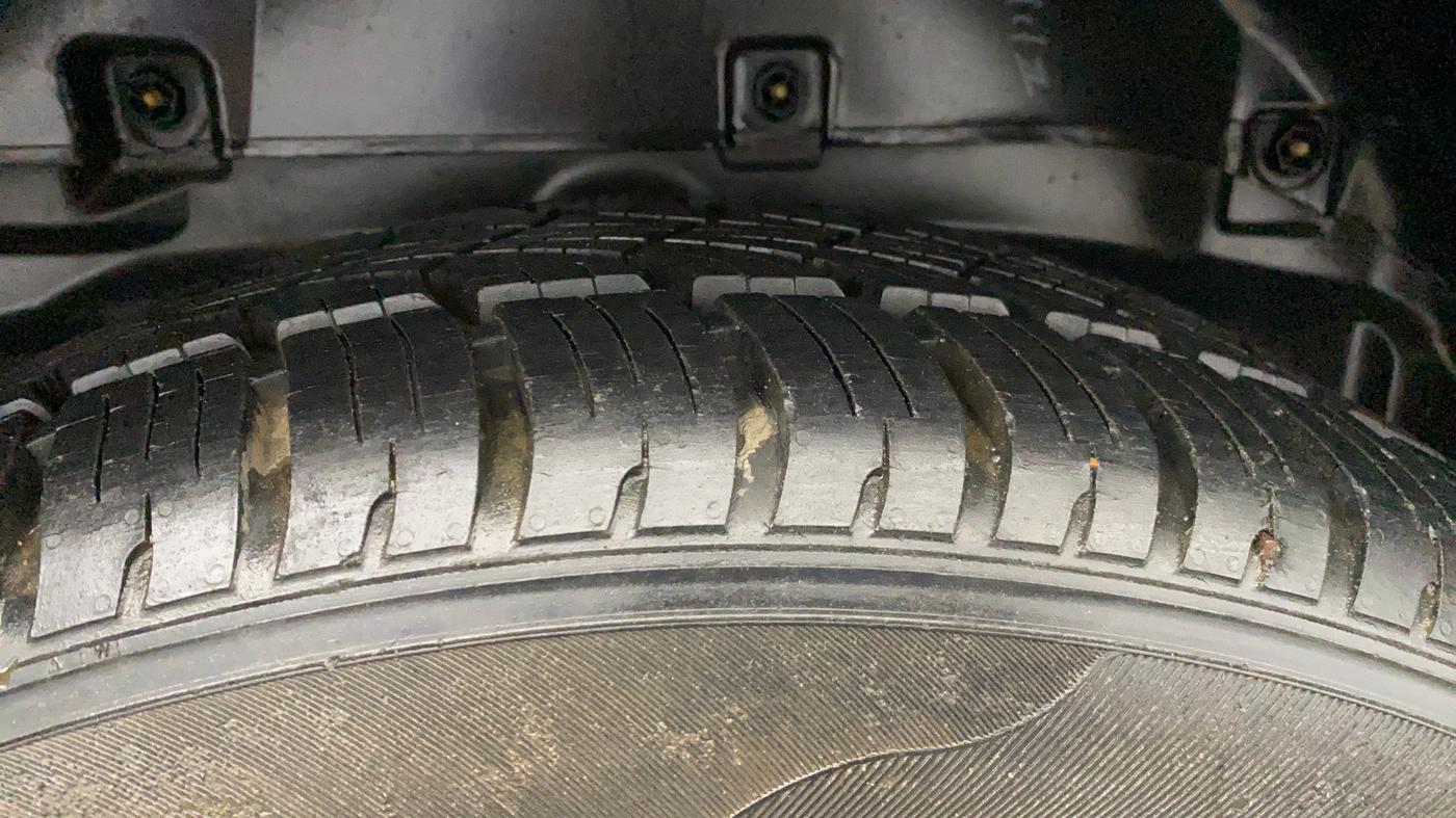 2018 Tata Hexa XT 4X2 7 STR, Diesel, Manual, 18,221 km, Right Rear Tyre Tread