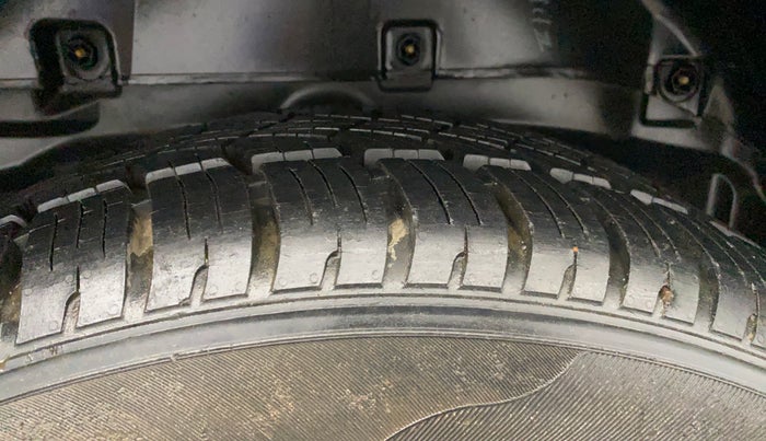 2018 Tata Hexa XT 4X2 7 STR, Diesel, Manual, 18,221 km, Right Rear Tyre Tread