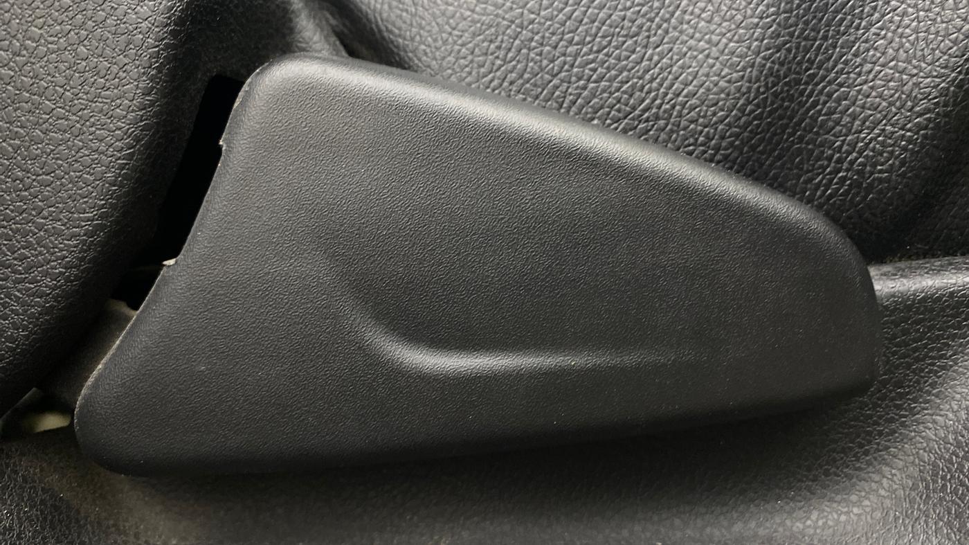 2018 Renault Kwid RXL, Petrol, Manual, 36,554 km, Driver Side Adjustment Panel