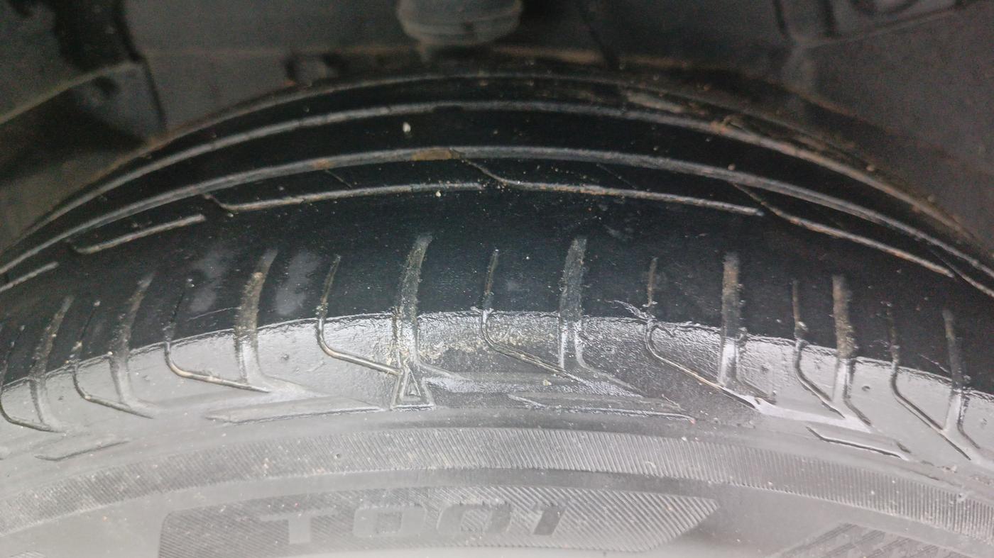 2019 Tata NEXON XZA PLUS PETROL, Petrol, Automatic, 48,309 km, Right Rear Tyre Tread