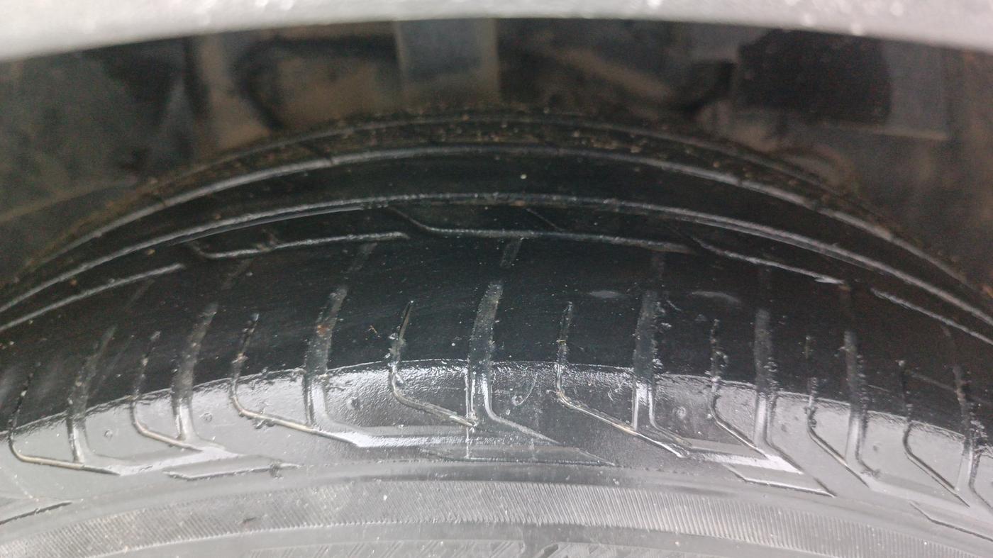 2019 Tata NEXON XZA PLUS PETROL, Petrol, Automatic, 48,309 km, Right Front Tyre Tread