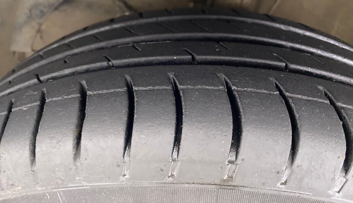 2016 Maruti Baleno DELTA CVT PETROL 1.2, Petrol, Automatic, 74,909 km, Left Front Tyre Tread