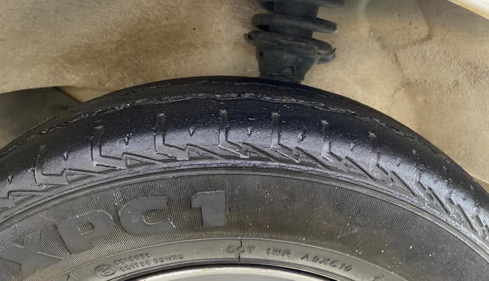 2020 Maruti Eeco 5 STR WITH A/C+HTR CNG, CNG, Manual, 60,072 km, Right Front Tyre Tread