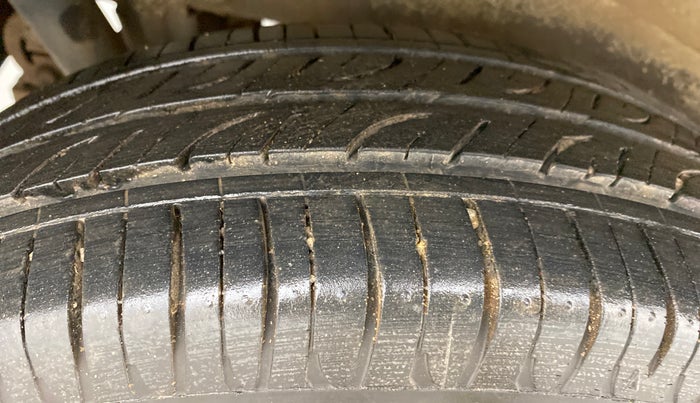 2014 Maruti Wagon R 1.0 VXI, Petrol, Manual, 44,709 km, Right Rear Tyre Tread