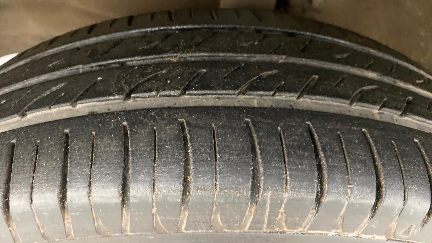 2014 Maruti Wagon R 1.0 VXI, Petrol, Manual, 44,709 km, Left Front Tyre Tread
