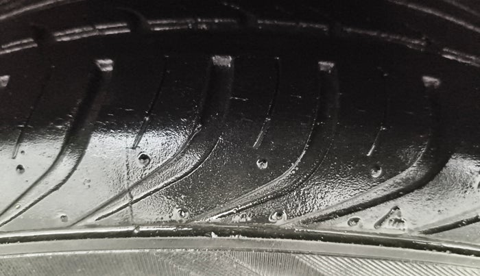 2019 Ford Figo Aspire TITANIUM 1.2 PETROL, Petrol, Manual, 65,254 km, Right Front Tyre Tread
