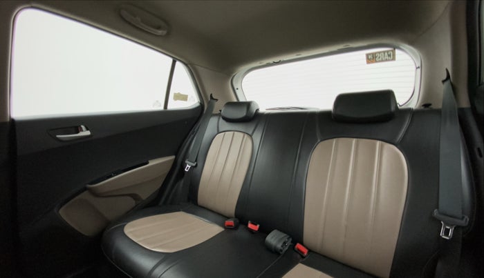 2015 Hyundai Grand i10 ASTA AT 1.2 KAPPA VTVT, Petrol, Automatic, 40,674 km, Right Side Rear Door Cabin