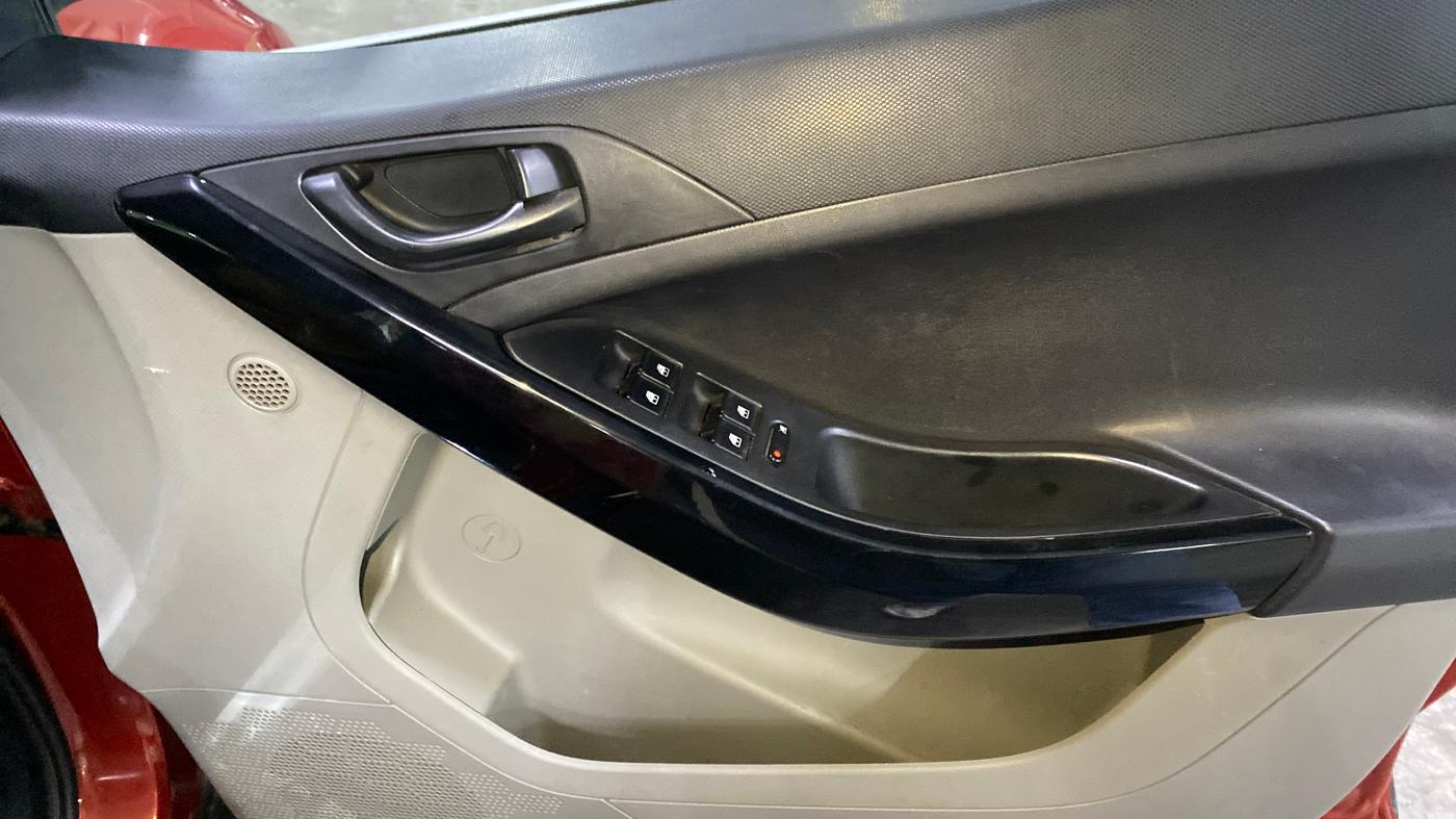 2017 Tata NEXON XM DIESEL, Diesel, Manual, 62,610 km, Driver Side Door Panels Control
