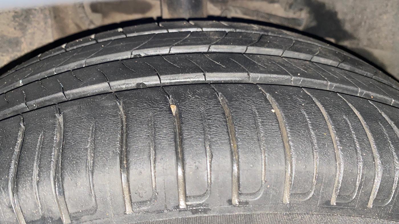 2017 Tata NEXON XM DIESEL, Diesel, Manual, 62,610 km, Right Front Tyre Tread