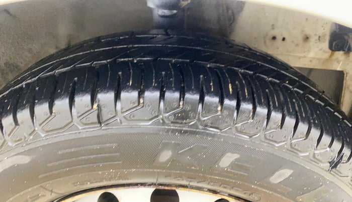 2014 Hyundai Eon D-LITE+, Petrol, Manual, 48,749 km, Right Front Tyre Tread