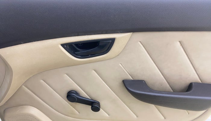 2014 Hyundai Eon D-LITE+, Petrol, Manual, 48,749 km, Driver Side Door Panels Control