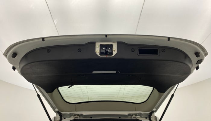 2018 Mahindra XUV500 W11 AT, Diesel, Automatic, 43,229 km, Boot Door Open