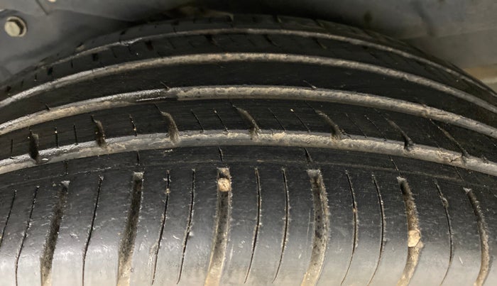 2018 Mahindra XUV500 W11 AT, Diesel, Automatic, 43,229 km, Right Rear Tyre Tread