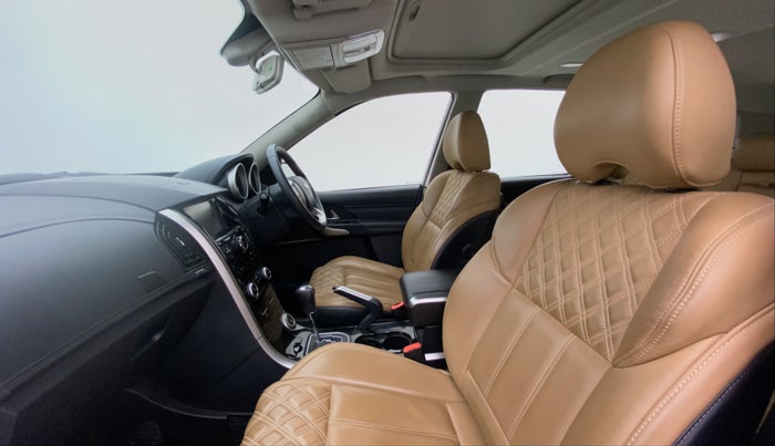 2018 Mahindra XUV500 W11 AT, Diesel, Automatic, 43,229 km, Right Side Front Door Cabin