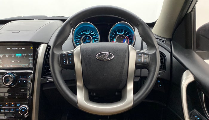 2018 Mahindra XUV500 W11 AT, Diesel, Automatic, 43,229 km, Steering Wheel Close Up