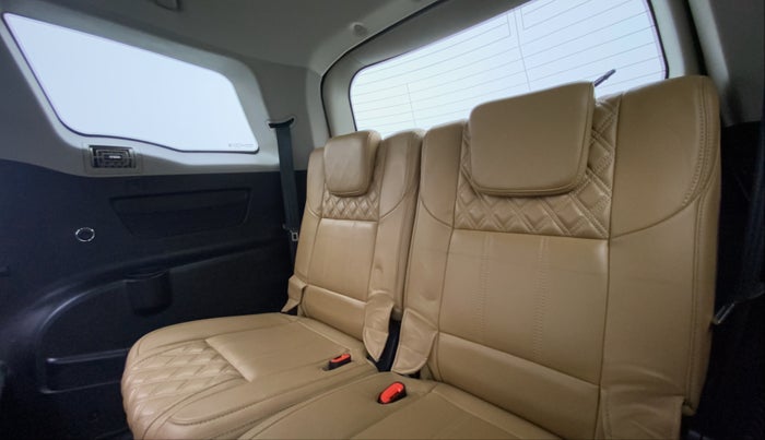 2018 Mahindra XUV500 W11 AT, Diesel, Automatic, 43,229 km, Third Seat Row ( optional )
