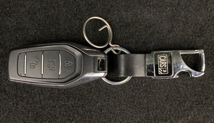 2018 Mahindra XUV500 W11 AT, Diesel, Automatic, 43,229 km, Key Close Up