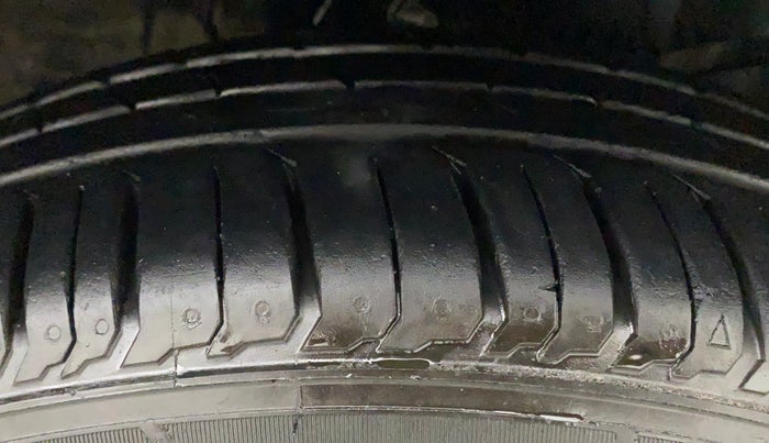 2016 Honda City 1.5L I-VTEC VX CVT, CNG, Automatic, 1,06,554 km, Right Front Tyre Tread