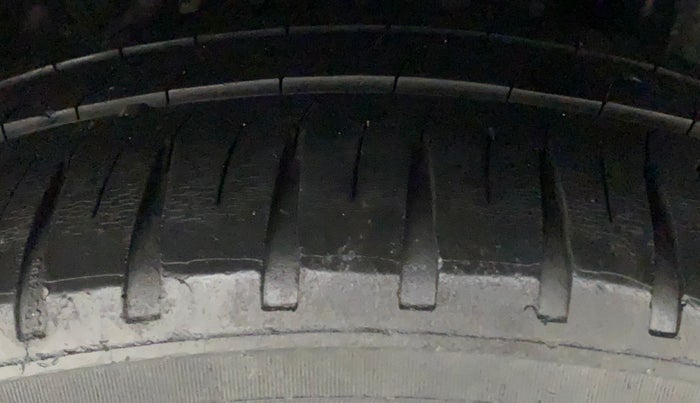2016 Honda City 1.5L I-VTEC VX CVT, CNG, Automatic, 1,06,554 km, Left Rear Tyre Tread