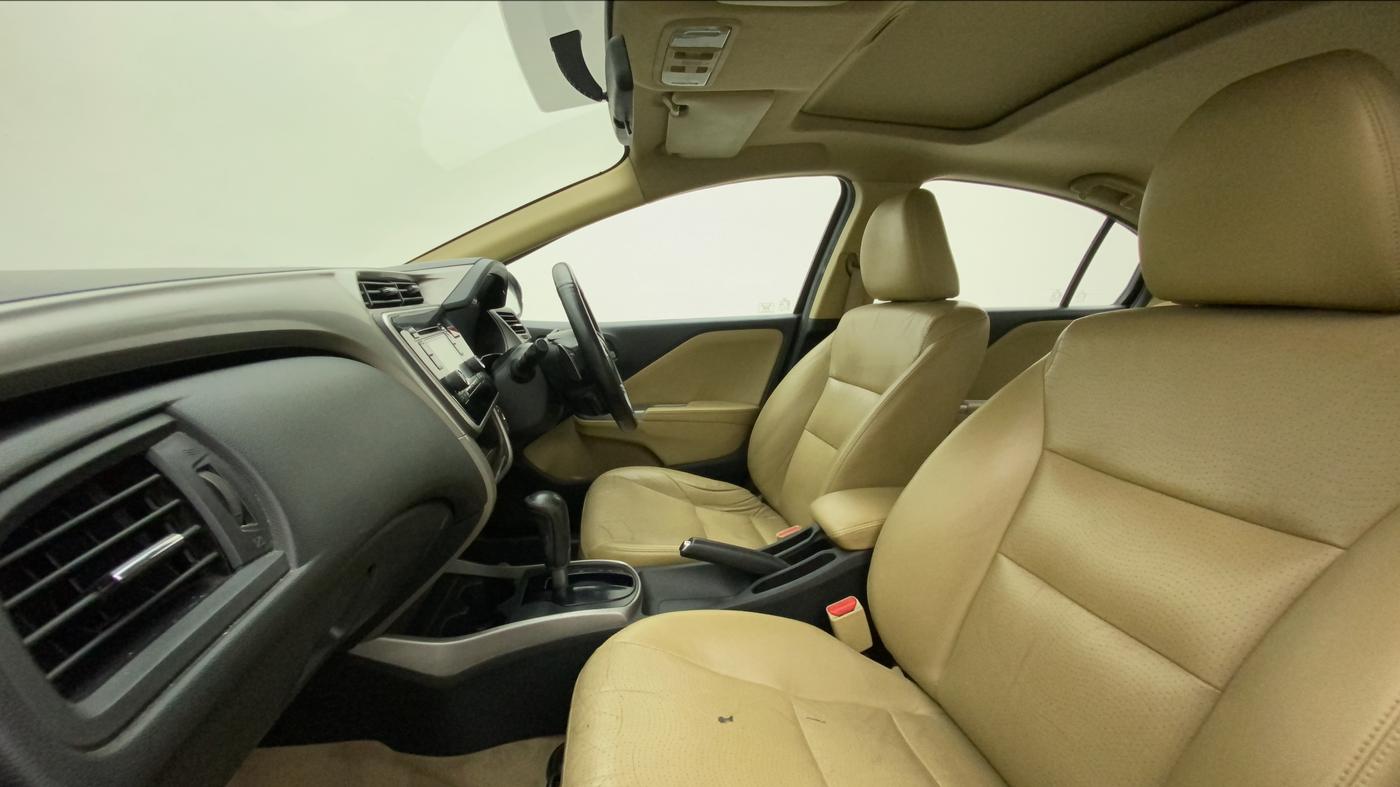 2016 Honda City 1.5L I-VTEC VX CVT, CNG, Automatic, 1,06,554 km, Right Side Front Door Cabin