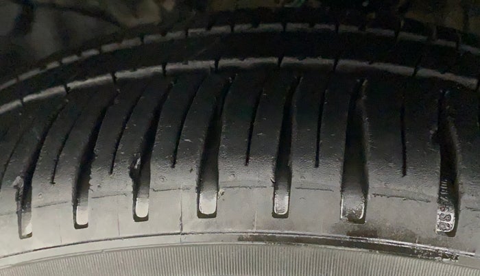 2016 Honda City 1.5L I-VTEC VX CVT, CNG, Automatic, 1,06,554 km, Left Front Tyre Tread