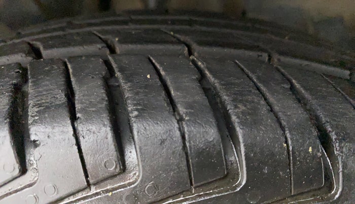 2018 Renault Kwid RXT 1.0 AMT (O), Petrol, Automatic, 44,380 km, Right Front Tyre Tread