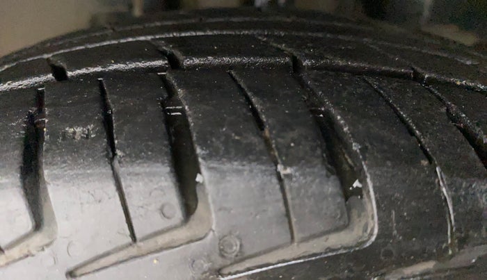 2018 Renault Kwid RXT 1.0 AMT (O), Petrol, Automatic, 44,380 km, Left Front Tyre Tread