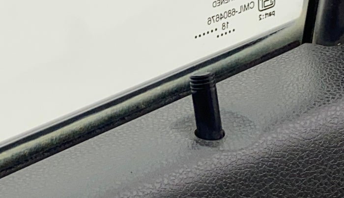 2018 Renault Kwid RXT 1.0 AMT (O), Petrol, Automatic, 44,380 km, Lock system - Door lock knob has minor damage