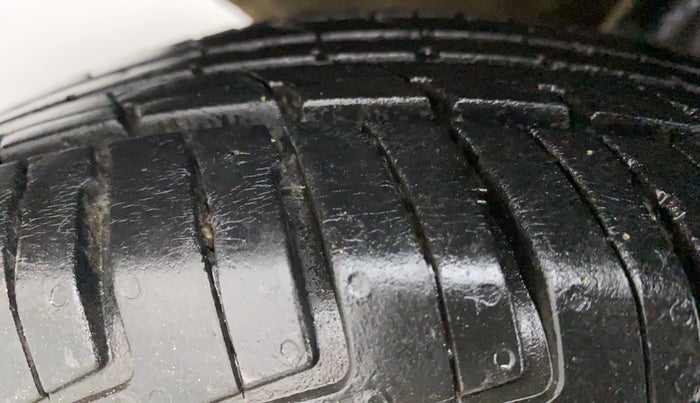 2018 Renault Kwid RXT 1.0 AMT (O), Petrol, Automatic, 44,380 km, Right Rear Tyre Tread