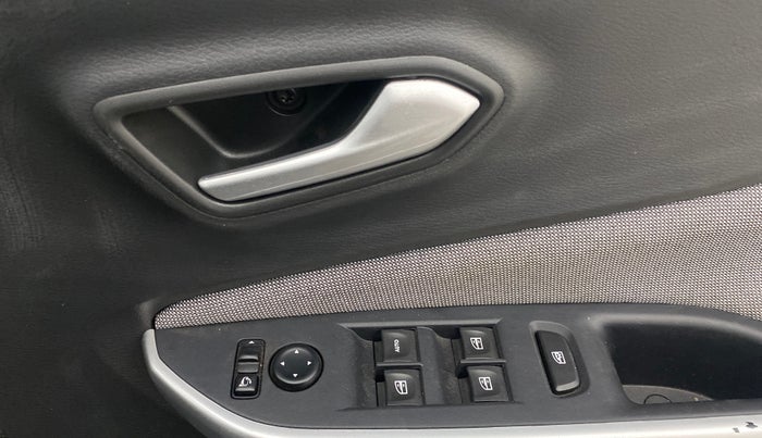 2023 Nissan MAGNITE XL, Petrol, Manual, 17,602 km, Driver Side Door Panels Control