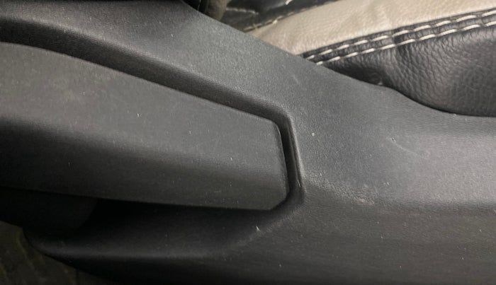 2023 Nissan MAGNITE XL, Petrol, Manual, 17,602 km, Driver Side Adjustment Panel