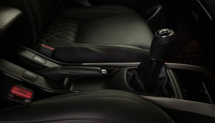 2017 Maruti Baleno ZETA PETROL 1.2, CNG, Manual, 90,714 km, Gear Lever