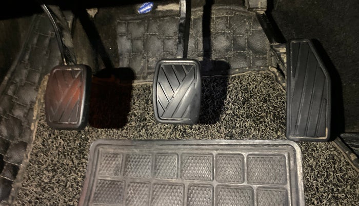 2017 Maruti Baleno ZETA PETROL 1.2, CNG, Manual, 90,714 km, Pedals