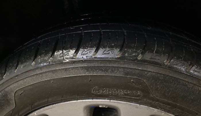 2017 Maruti Baleno ZETA PETROL 1.2, CNG, Manual, 90,714 km, Right Rear Tyre Tread