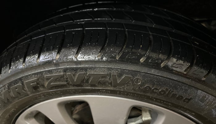 2017 Maruti Baleno ZETA PETROL 1.2, CNG, Manual, 90,714 km, Right Front Tyre Tread