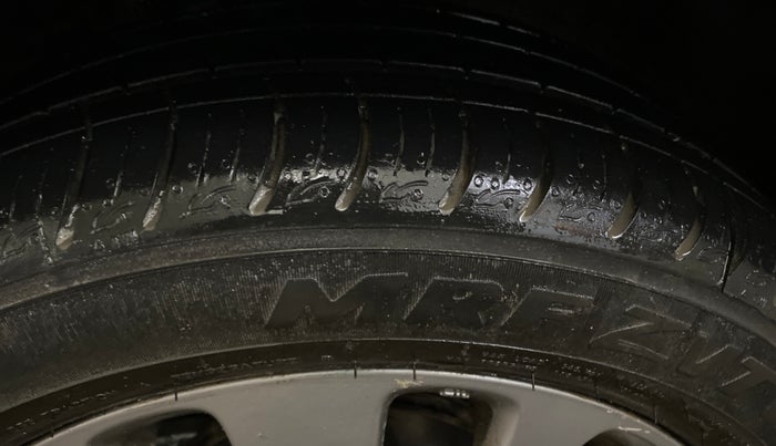 2017 Maruti Baleno ZETA PETROL 1.2, CNG, Manual, 90,714 km, Left Front Tyre Tread