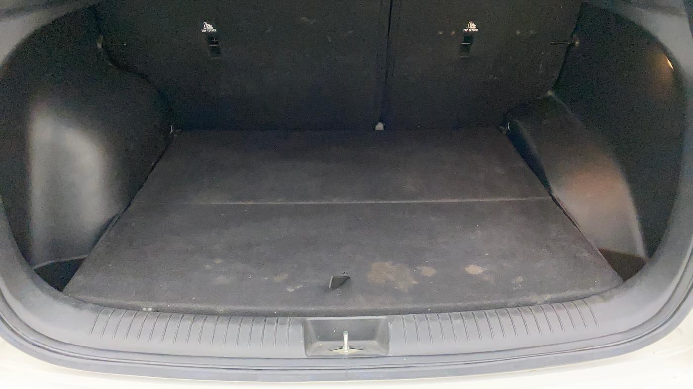 2017 Hyundai Creta SX PLUS AT 1.6 PETROL, Petrol, Automatic, 71,658 km, Boot Inside
