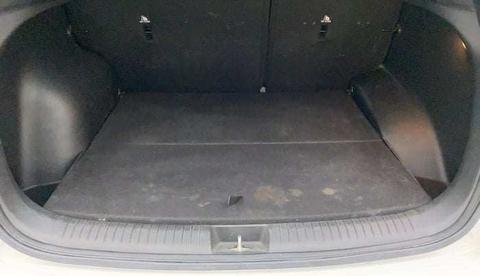 2017 Hyundai Creta SX PLUS AT 1.6 PETROL, Petrol, Automatic, 71,658 km, Boot Inside