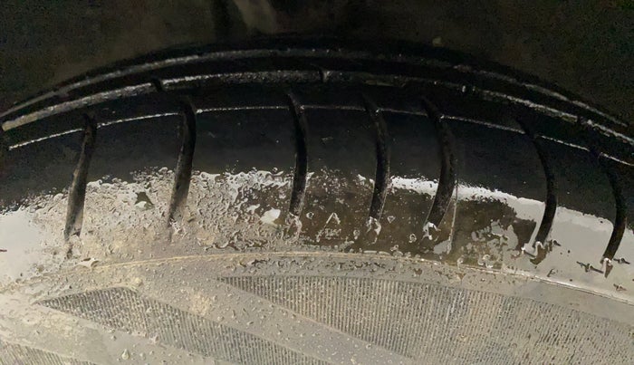 2012 Hyundai i10 MAGNA 1.2, CNG, Manual, 1,15,322 km, Left Front Tyre Tread