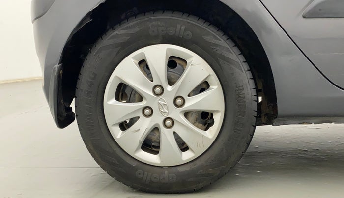2012 Hyundai i10 MAGNA 1.2, CNG, Manual, 1,15,322 km, Right Rear Wheel