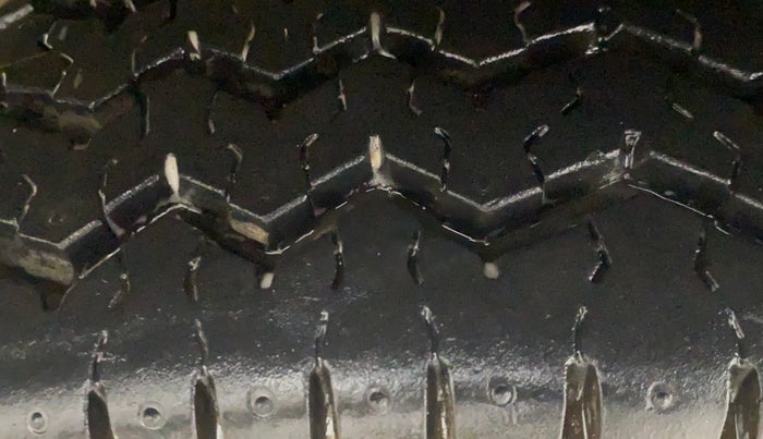 2013 Maruti OMNI E STD, Petrol, Manual, 39,847 km, Left Front Tyre Tread