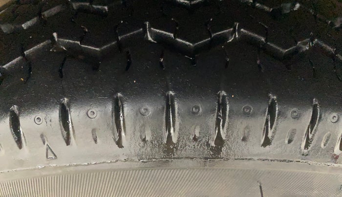 2013 Maruti OMNI E STD, Petrol, Manual, 39,847 km, Right Front Tyre Tread