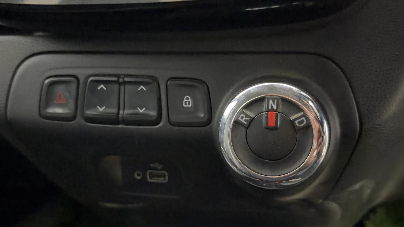 2019 Renault Kwid RXT 1.0 AMT (O), Petrol, Automatic, 62,097 km, Gear Lever