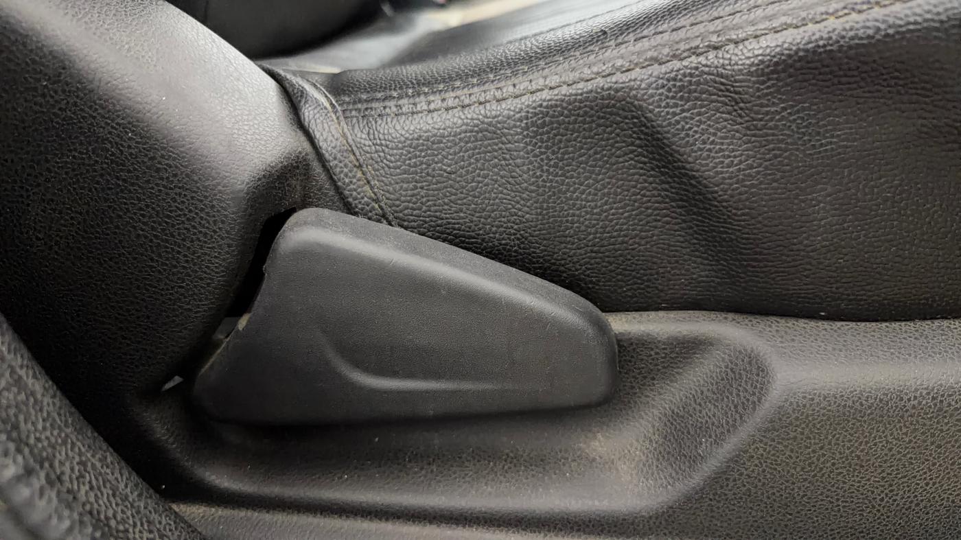 2019 Renault Kwid RXT 1.0 AMT (O), Petrol, Automatic, 62,097 km, Driver Side Adjustment Panel