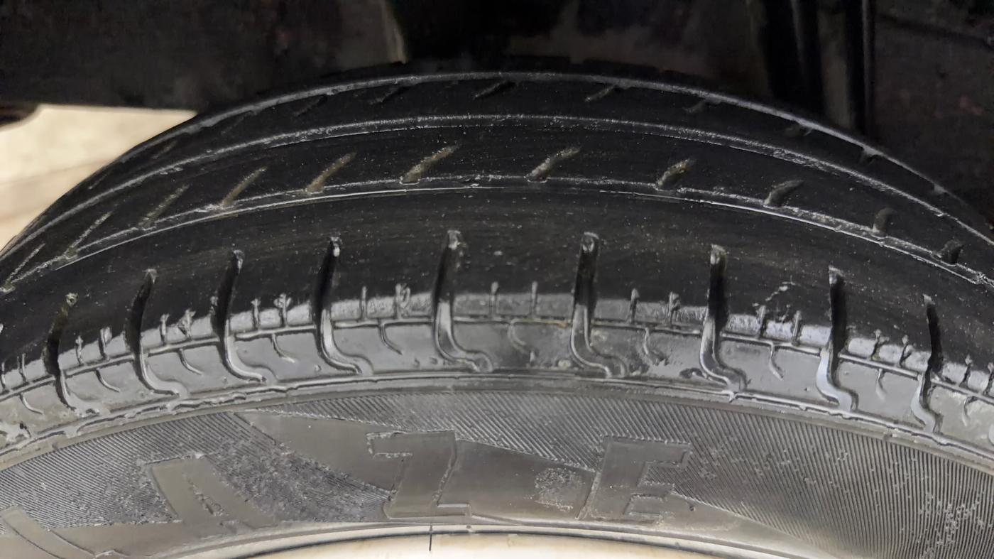 2019 Renault Kwid RXT 1.0 AMT (O), Petrol, Automatic, 62,097 km, Right Rear Tyre Tread