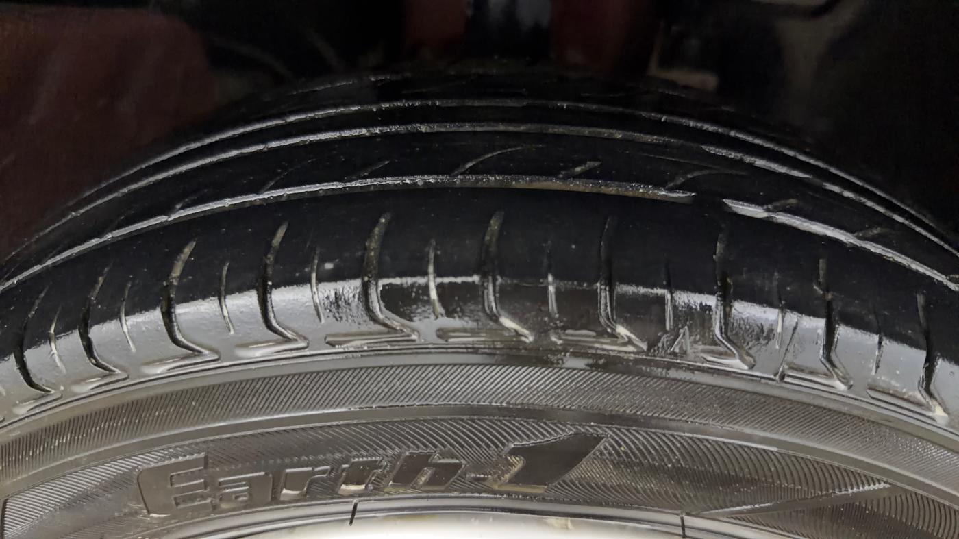 2019 Renault Kwid RXT 1.0 AMT (O), Petrol, Automatic, 62,097 km, Right Front Tyre Tread
